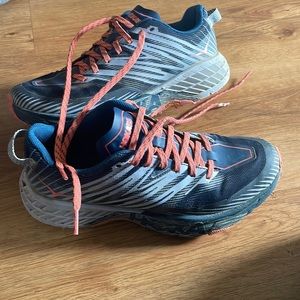 HOKA SPEEDGOAT 4 - Running Shoes, size 7 womens